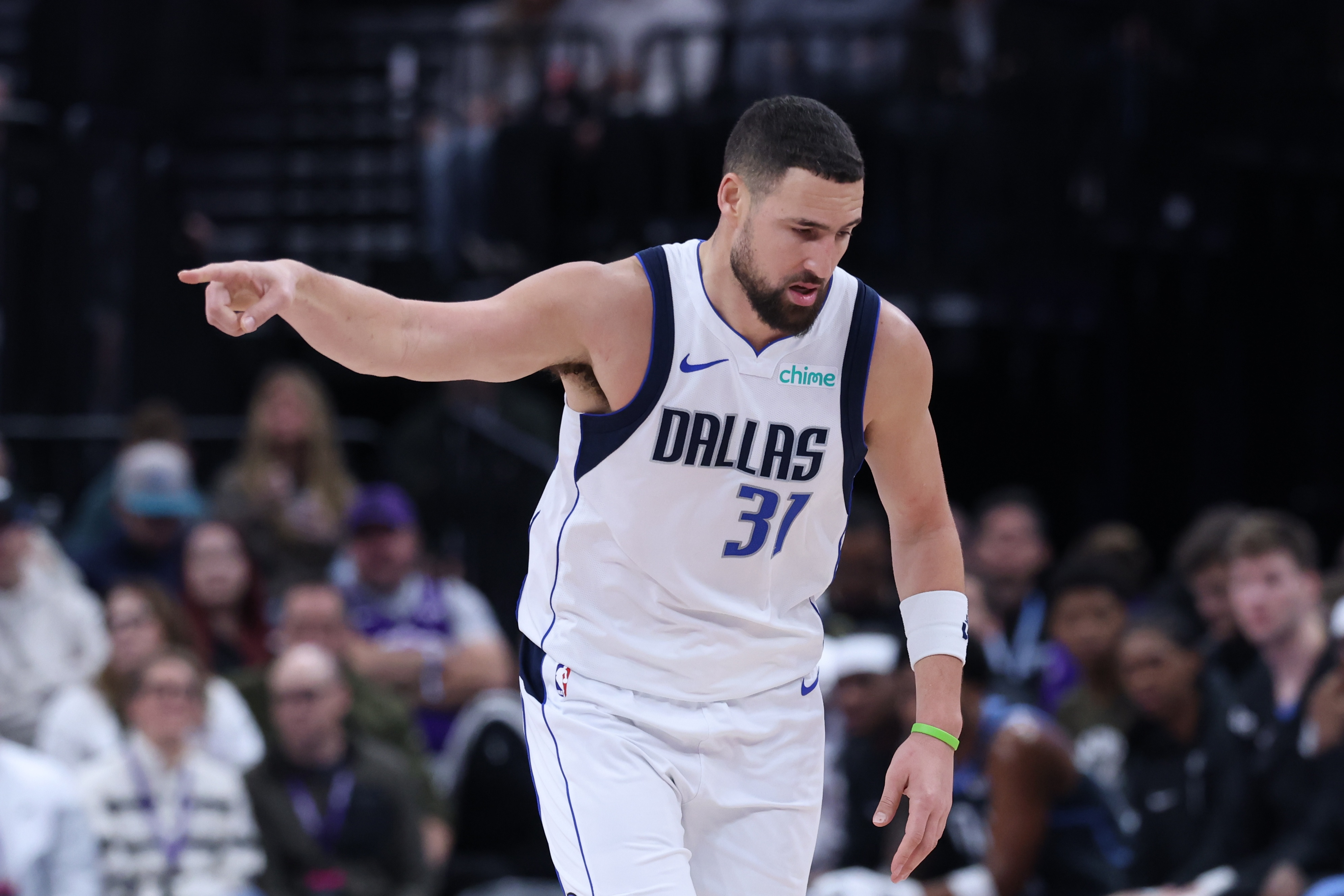 PP电子-🎯克莱命中生涯第2800记三分 历史第5位&amp;距离超越利拉德还差5记