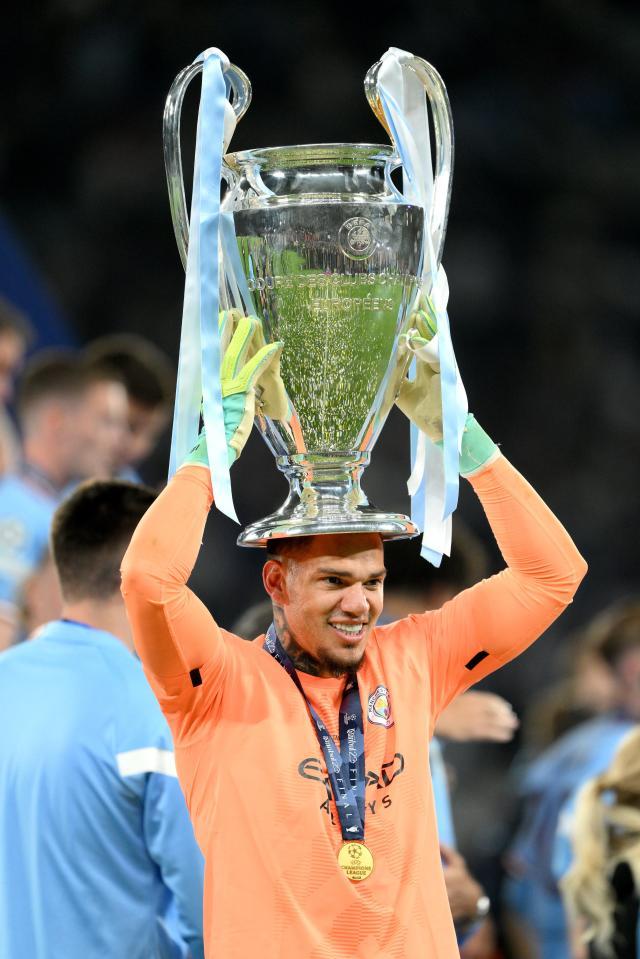 pp电子官方网站-门将是曼城最弱一环？庆功宴他不坐下谁敢动筷子！