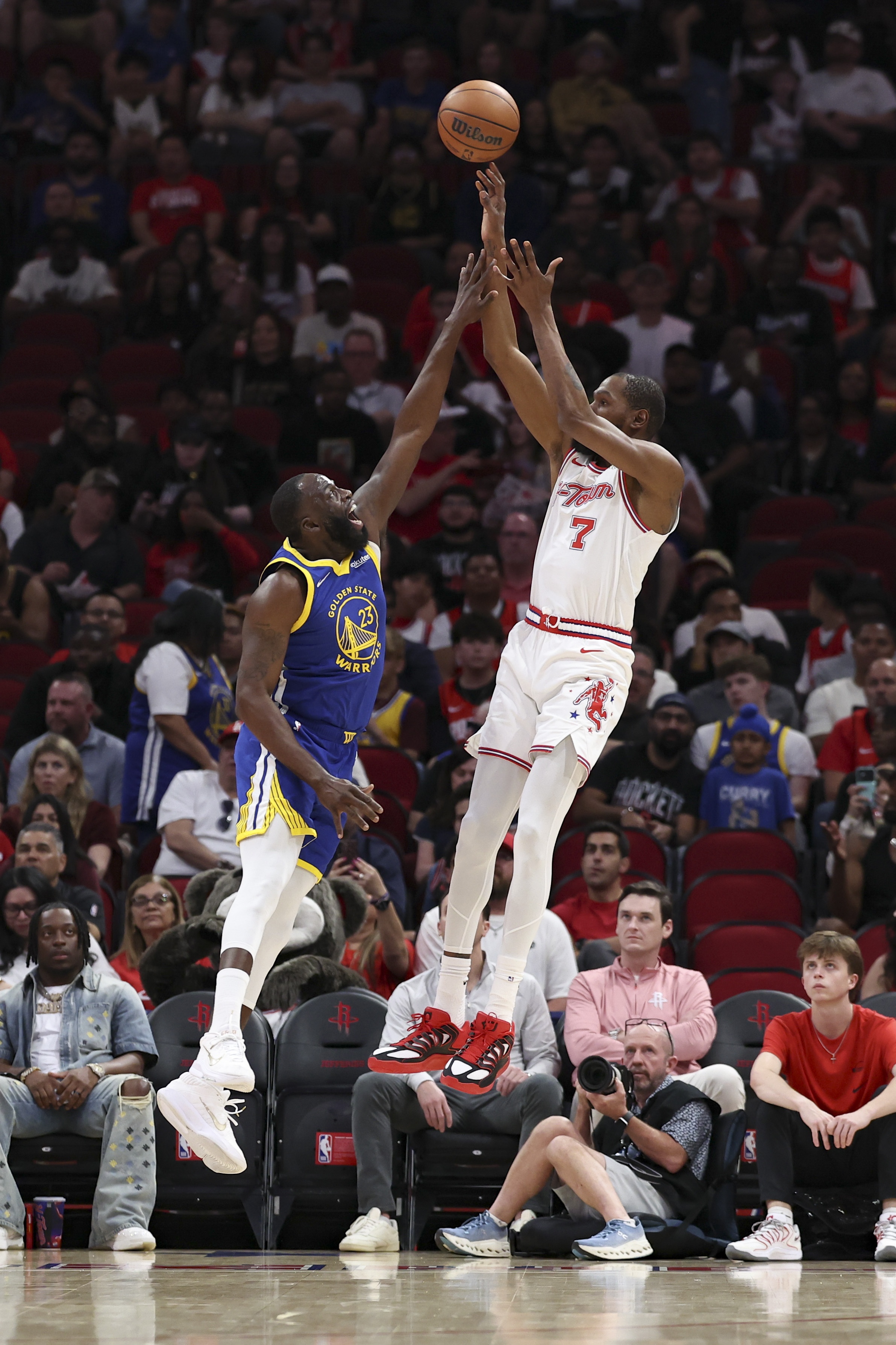 pp电子官方网站-哭笑不得！勇士近8战苦吞7败！唯一赢下的是火箭……